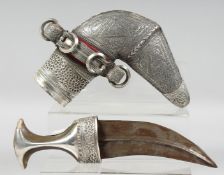 A GOOD ARAB OMANI JAMBIYA DAGGER, with silver scabbard and bovine horn handle, 30.5cm overall.
