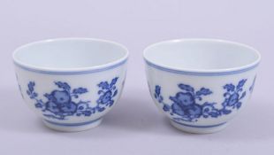A GOOD PAIR OF CHINESE BLUE AND WHITE PORCELAIN TEA BOWLS, the exterior of each painted with