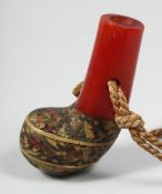 AN UNUSAL BAKELITE SECTIONAL HANDLE, with incised decoration, 10.5cm long.