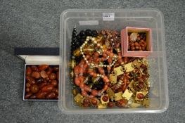 A quantity of bijouterie.