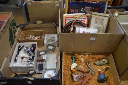 Miscellaneous collectables to include a Nativity set.