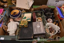 Miscellaneous collectables.