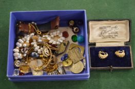 A box of bijouterie etc.