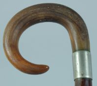 AN ANTIQUE RHINO HORN HANDLE WALKING STICK.