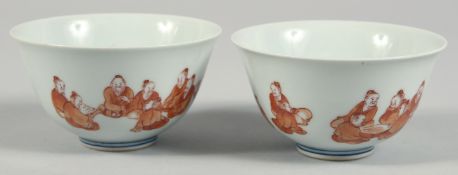 A PAIR OF CHINESE CORAL RED AND WHITE PORCELAIN BOWLS, each finely painted with seated figures,