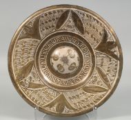 A FINE 17TH/18TH CENTURY HISPANO MORESQUE GLAZED POTTERY DISH, with painted gilt decoration, 32cm