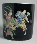 A LARGE CHINESE FAMILLE NOIR PORCELAIN BRUSH POT, painted with ceremonial figures, the base with