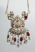 A FINE INDIAN YELLOW AND WHITE METAL JEWELLED PENDANT.