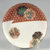 A JAPANESE IMARI STYLE PORCELAIN DISH, 30.5cm diameter.