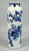 A FINE, LARGE CHINESE BLUE AND WHITE PORCELAIN SLEEVE VASE painted with various figures in a rocky