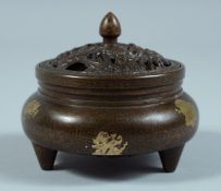 A CHINESE GOLD SPLASH CIRCULAR CENSER. 3ins diameter.