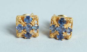 A PAIR OF 18CT GOLD SAPPHIRE STUD EARRINGS