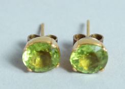 A PAIR OF 18CT GOLD PERIDOT EARRINGS.
