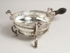 A VERY RARE QUEEN ANNE STYLE CIRCULAR BRAZIER with turned wooden handles, pierced sides on three