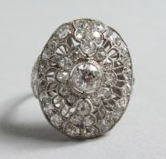 A SUPERB PLATINUM ART DECO RING.