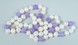 A PEARL AND LAVENDER JADE NECKLACE.