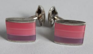 A PAIR OF SILVER AND ONYX CUFF LINKS.