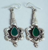 A PAIR OF SILVER AND JADE DROP EARRINGS