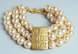 A LARGE VINTAGE PEARL VENI - VIDI - VICI NECKLACE.