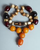 A LARGE GILT AND AMBER NECKLACE.