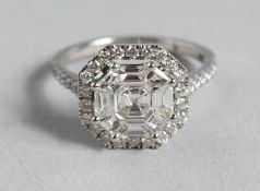 A SUPERB 18CT WHIT GOLD DIAMOND CLUSTER RING.