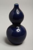 A SMALL CHINESE BLUE DOUBLE GOURD VASE. 4.5ins high.