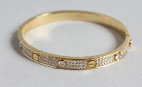 A SUPERB 18CT GOLD AND DIAMOND SCREW BANGLE set with six single stone diamonds and twelve rows of