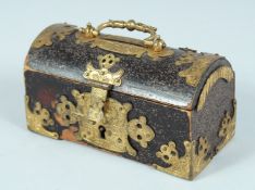 A 19TH CENTURY SMALL LEATHER BRASS BOUND CASKET. 4ins long.