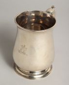 A GEORGE III SILVER PINT TANKARD with Griffin crest. London, 1752, Maker: Thomas Cooke & Richard