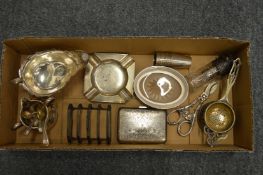 A collection of small silver and other items.