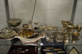 A quantity of plated items.