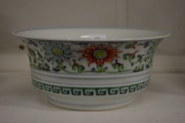 A Chinese famille verte bowl painted with dragons.