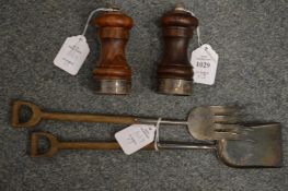 A pair of silver banded pepper mills and a pair of novelty salad servers fashioned as a spade and