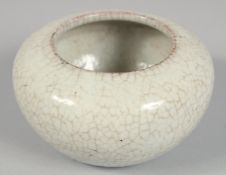 A SMALL CHINESE CRACKLE GLAZE BRUSH POT / BOWL, 10cm diameter.