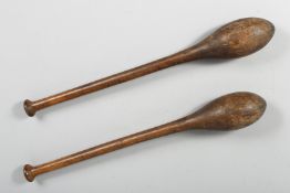 A PAIR OF 19TH CENTURY INDIAN EXERCISE WOODEN CLUBS, 53cm long