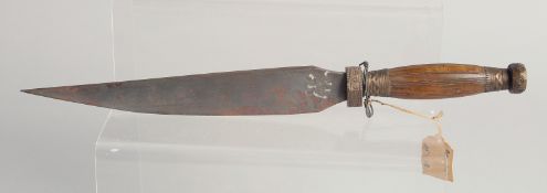 A FINE NORTH AFRICAN HORN HILTED DAGGER, 30.5cm long.
