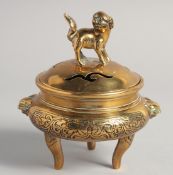 A 19TH CENTURY JAPANESE BRASS LIDDED TRIPOD CENSER, with foo dog finial and twin beast-head handles,