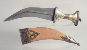A VERY RARE AND FINE EARLY 19TH CENTURY NORTH INDIAN SILVER AND GOLD INLAID JAMBIYA DAGGER for the