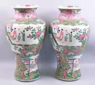 A LARGE PAIR OF CHINESE FAMILLE ROSE / VERTE PORCELAIN VASES, painted with panels of female