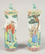 A PAIR OF CHINESE PORCELAIN CYLINDRICAL BIRD FEEDERS. 15cm high