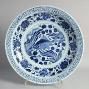 A LARGE CHINESE BLUE AND WHITE PORCELAIN CHARGER, painted with a central fish and aquatic flora,