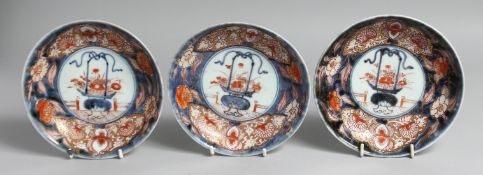 THREE JAPANESE IMARI PORCELAIN DISHES, each decorated with potted flowers and further decorated with