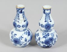 A SMALL PAIR OF MEISSEN ONION PATTERN BOTTLE VASES. Cross swords mark in blue, 4.5ins high.