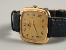A GENTLEMAN'S BAUME MERCIER .750 GOLD WRISTWATCH with leather strap. No. 910540 37089