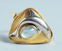 AN 18CT GOLD CABOCHON AQUAMARINE DOLPHIN RING.