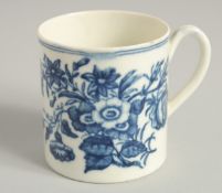 AN 18TH CENTURY WORCESTER COFFEE CAN printed with the three Flowers pattern.