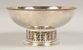 AN ART DECO FRUIT BOWL.