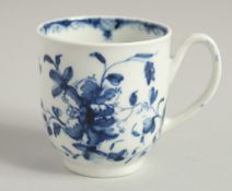 AN 18TH CENTURY WORCESTER EARLY COFFEE CUP painted with the Mansfield pattern, workman's mark.