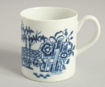 AN 18TH CENTURY WORCESTER PRINTED COFFEE CAN in under glaze blue with the Plantation pattern with