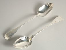 A PAIR OF GEORGE IV FIDDLE PATTERN SERVING SPOONS. London 1821. Maker: William Ely.